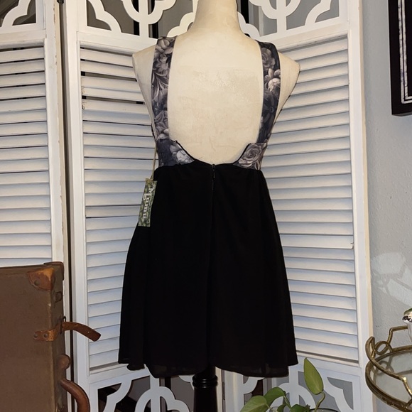 🛑SOLD🛑Show Me Your MuMu ✨NWT✨ Size S - Sexy Deep Plunge, Open Back Dress🌸! - Picture 7 of 13